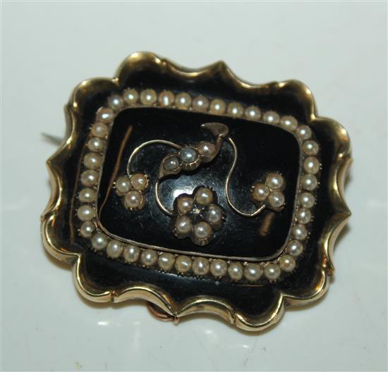 Mourning brooch